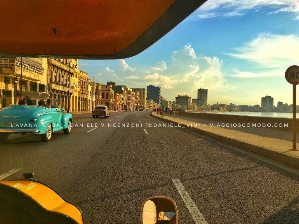 Una corsa in coco-taxi lungo il Malecón è d'obbligo, quando si visita L'Avana